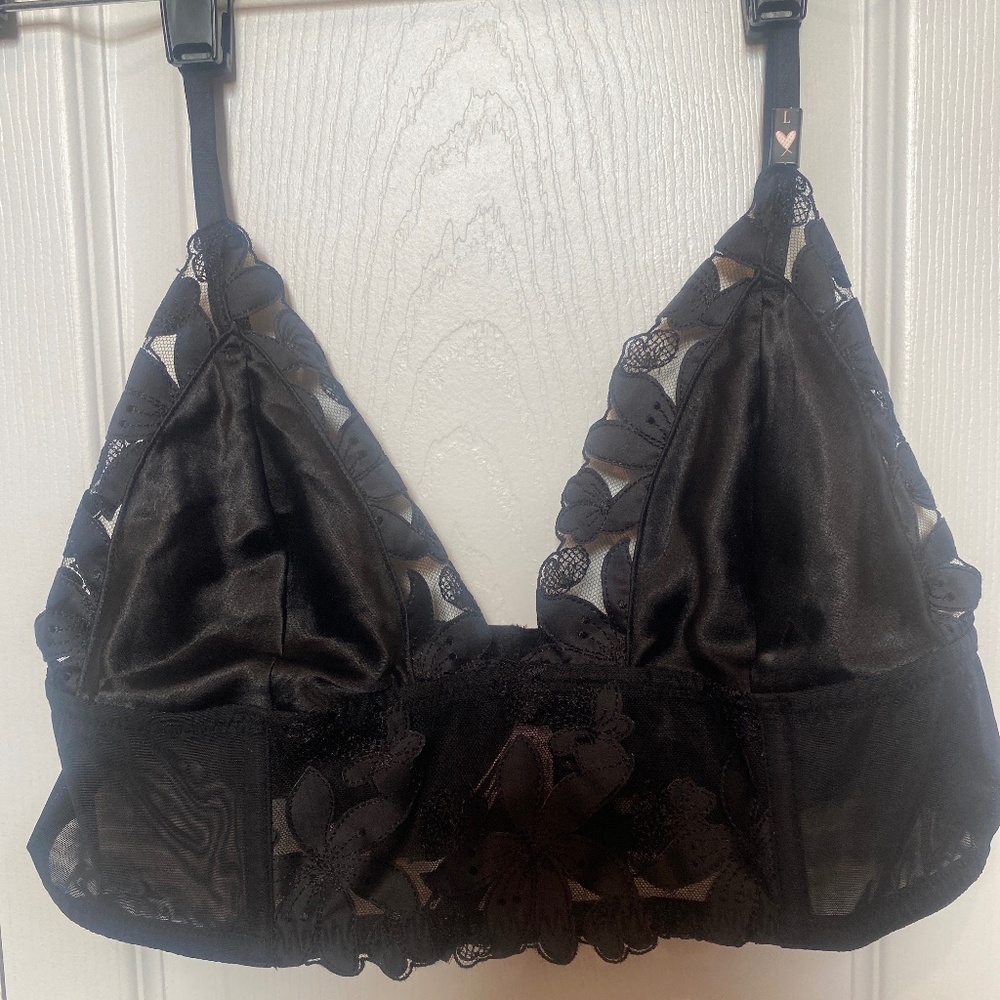 NWT VICTORIA SECRET BLACK LACE BRALETTE LARGE